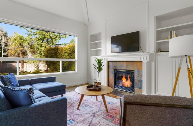 4BR House in Sammamish w/Office