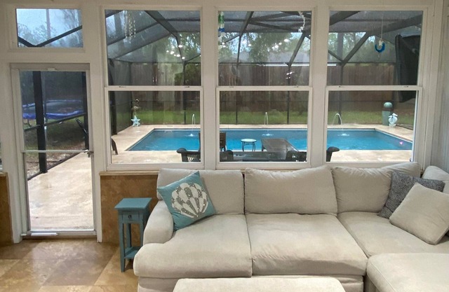 4BR~Private Pool and Hot Tub~5 miles to beach~1 mile to Sportsplex, Close to OWA