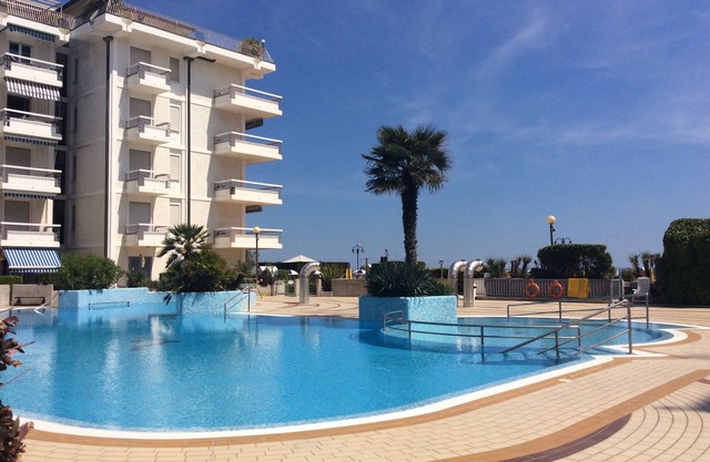 5 * apartment complex