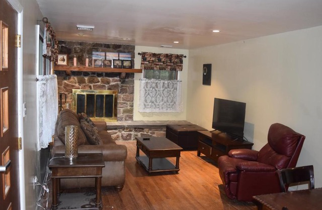 5 Bdr Cabin Game rm Large Deck Fireplace FireTable