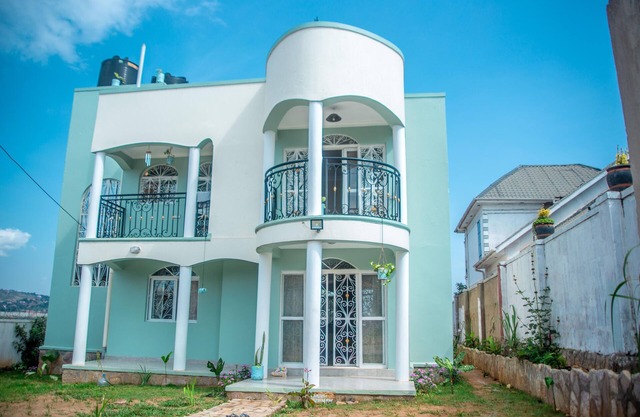 5-bed Lakeview Villa with roofterrace and kidspond