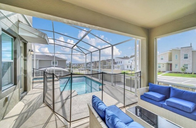 5 Bed With Upstairs Loft- So Much Space Pool, Spa & Game Room!