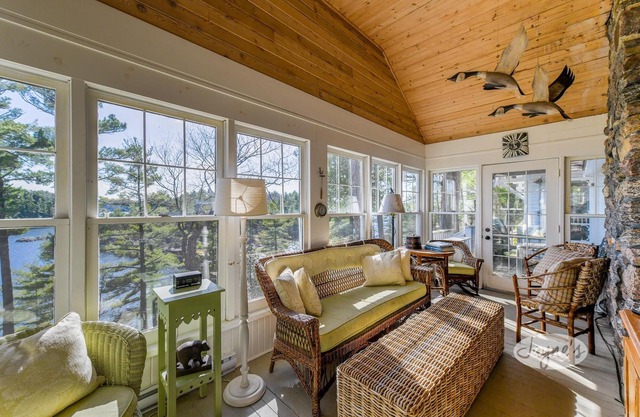 5 bedroom, 4 bath, Lake Joseph, Sunsets! Amazing views! Privacy! Old Muskoka!