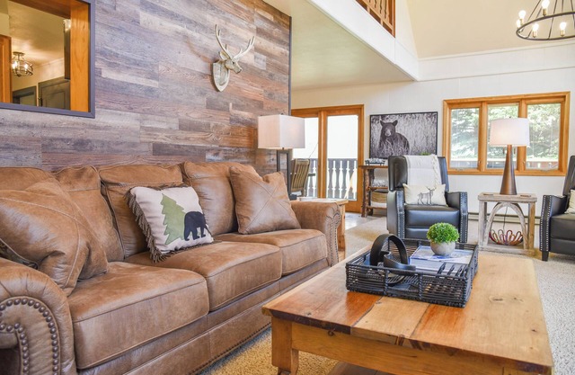 5 bedroom accommodation in Red River