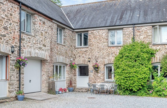 5 bedroom accommodation in Slapton