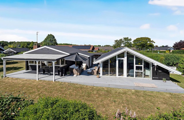 5 bedroom beautiful home in Juelsminde