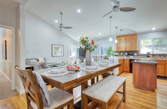 5 Bedroom wine Country Home, Grill, Hot Tub, Granny unit in Santa Rosa