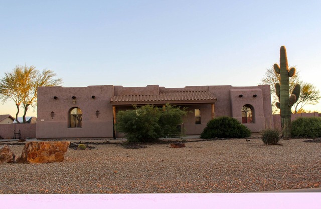 5 bedrooms, Pool/Jacuzzi - 2 Master Bedrooms - 3155 SQFT