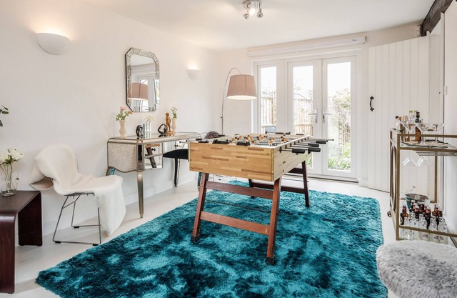 5* Luxury Detached Modern Cottage Hot Tub Garden