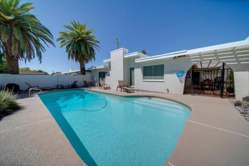 5 Mi to Camelback Ranch Pet-Friendly Home with Pool