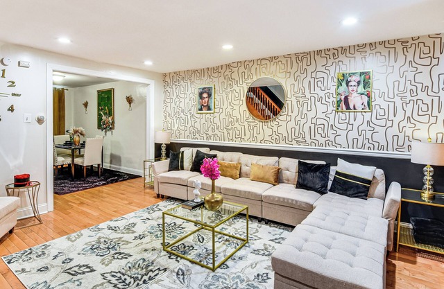 5 Mi to Center City: Townhome in Elmwood Park