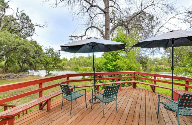 5 Mi to Lake Oroville: Huge Riverfront Home!