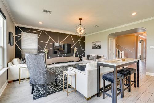 5 Mi to Old Town Hutto Star Ranch Golf Retreat