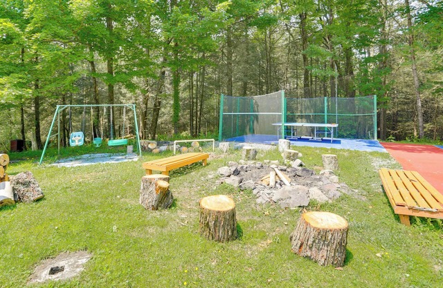 5 Mi to Swinging Bridge Reservoir: Cabin w/Porch!