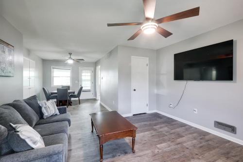 5 Mi to Zoo Family Retreat in Wichita!