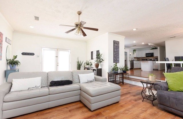 5 min Walk to Cooper Creek. Cozy Outdoor Space! 15-20 minutes to Ft Benning.