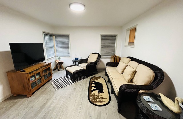 5 mins to Lake Raystown/7 Points Marina; boat parking; access Allegrippis Trails