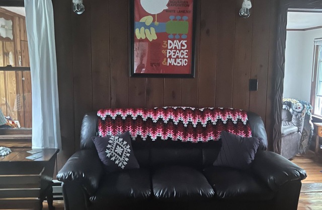 5 minutes from original Woodstock site.