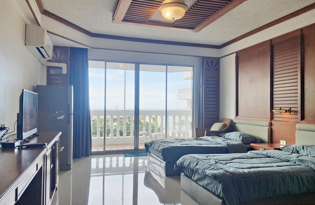 5 Minutes to Moonlight Beach