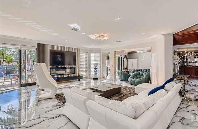 5 minutes to sunny isles beach