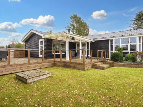 5 person holiday home in Fårvang-By Traum