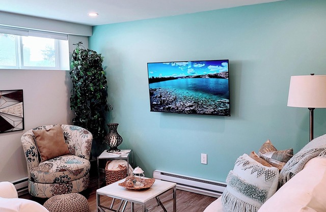 5⭐️Sparkling Clean⭐️Licensed|Peaceful|Bright|Private & minutes to downtown