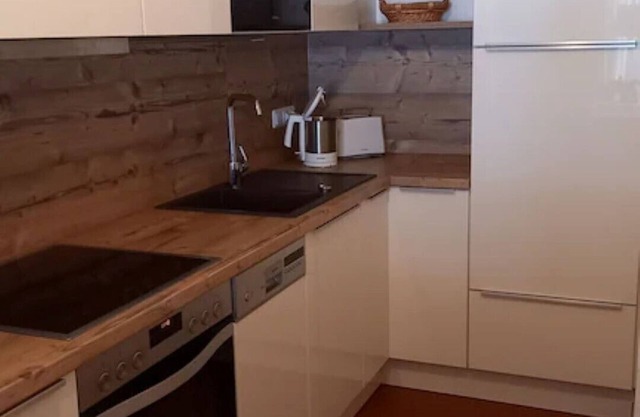 5-star apartment "Kreuzeck" in Grainau & garden/lawn.