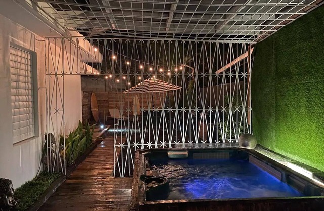 5 star location- 5 star house- 5 min to beach
