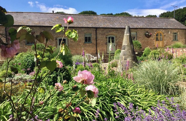 5* stylish, luxury barn conversion, private hot tub, fabulous views