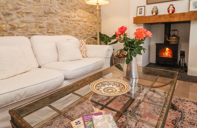57 BRADLEY STREET, romantic, with open fire in Wotton-Under-Edge