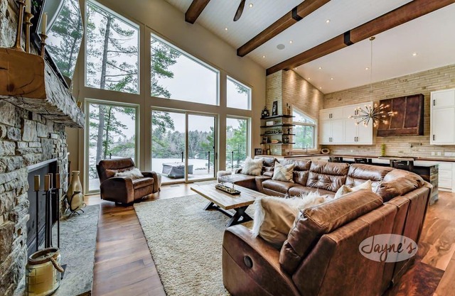 5bed 5bath stunning cottage on 6 Mile Lake! SW Expsoure! Bunkie