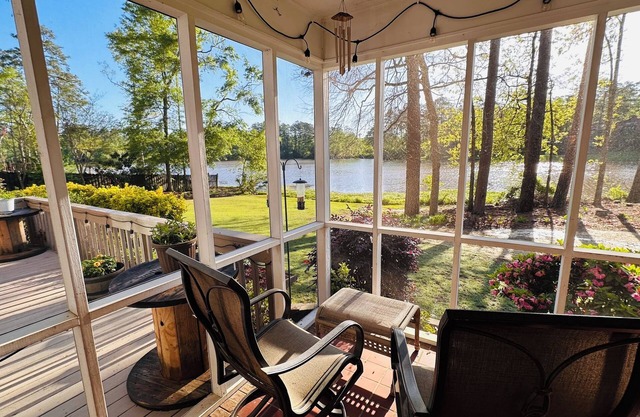 5BR 3.5BA Lakefront Home, 3 Miles to Augusta National