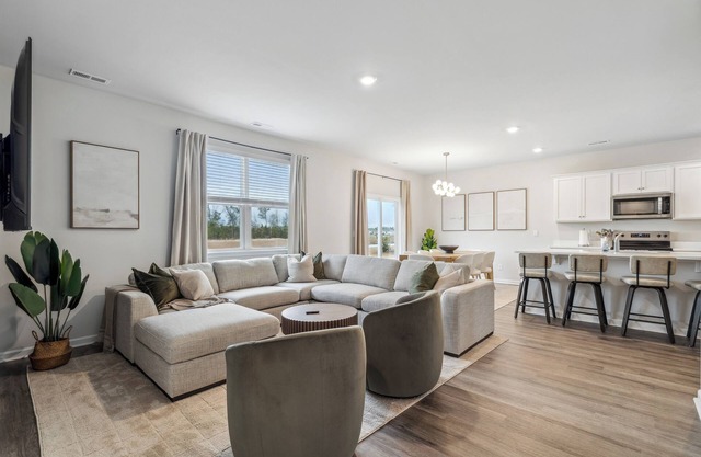 5BR/3BT+ Lake + Games Room+ Office+ Near Beaches