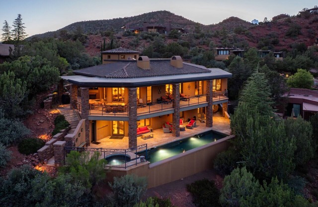 5BR Expansive Villa with Pool, Spa & Panoramic Views