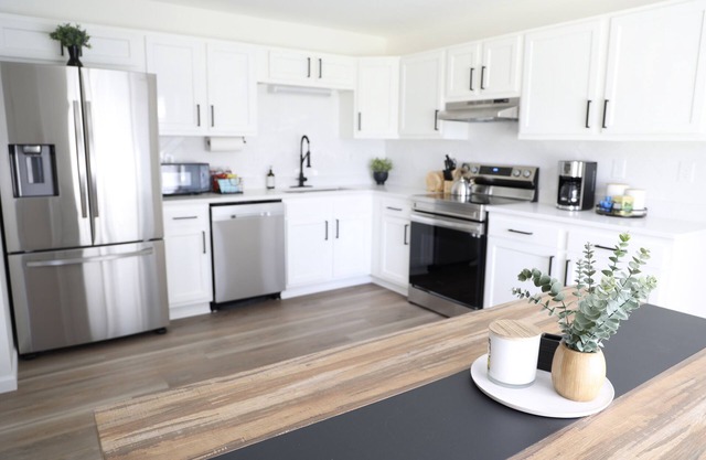 5BR Serene Retreat Near CLE - Dogs Welcome Airport