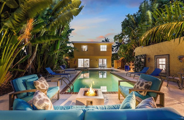 5BR w/Heated Pool + Spa! 5 min to Palm Beach and Downtown!