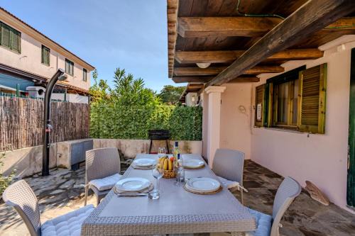 5min dalla Spiaggia La Cinta - Villetta Elegante a San Teodoro