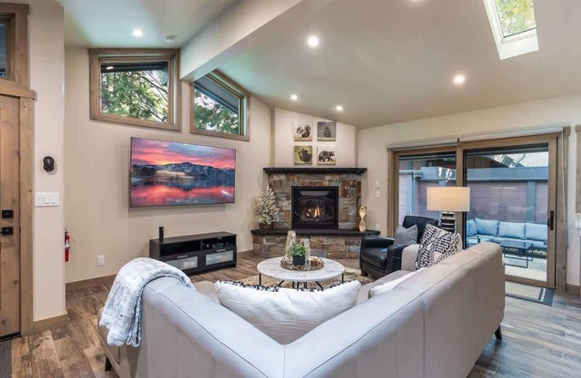 6-8 Miles to Palisades|Alpine|Homewood|Walk to TC