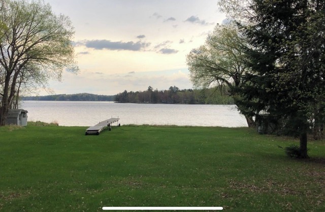 6 bed lake home on 2 acres with 217 ft of lake shore. Boat rentals!