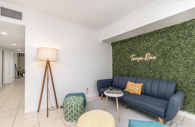 6 Bedroom BUCS AIRPORT MALL BEACH WIFI