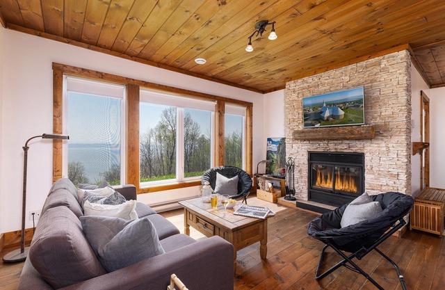 61B Chalet: Garden Level, River Views & Spa