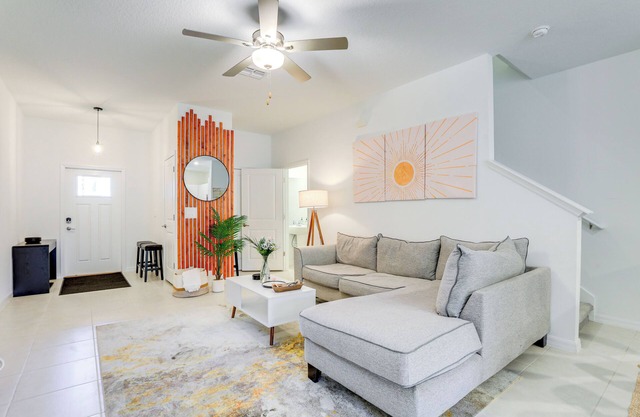 6 Mi to Apollo Beach: Townhome w/Pool Access!