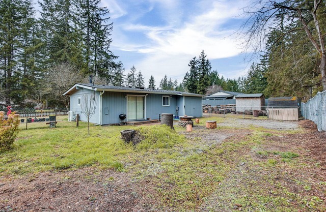 6 Mi to Lake Meridian Park: Auburn Home w/Yard