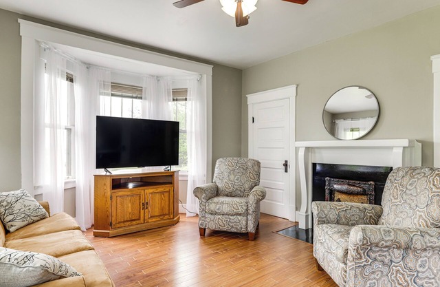 6 Mi to Rabbit Hash: Rural Home w/2 Porches