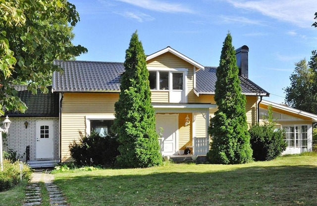 6 person holiday home in MELLERUD-By Traum