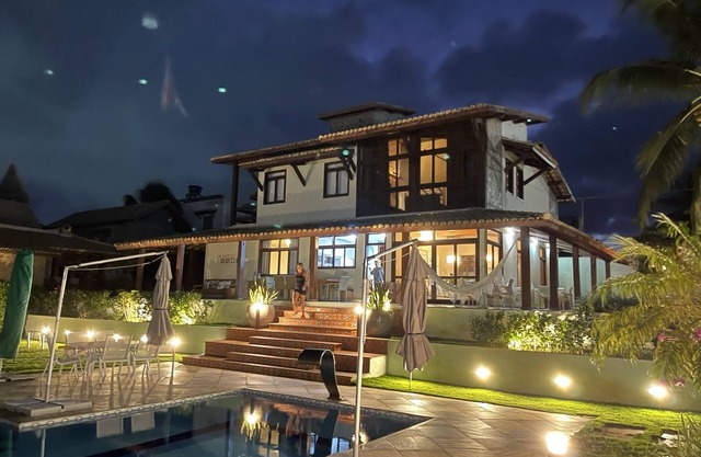 "6 suites, Cond. Canto del Sol, 450 meters from the beach, heated pool, barbecue."