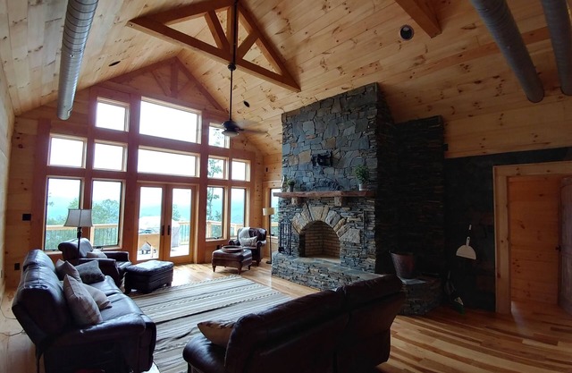 60 Acre Mtn Top retreat 5 Miles from Downtown Banner Elk