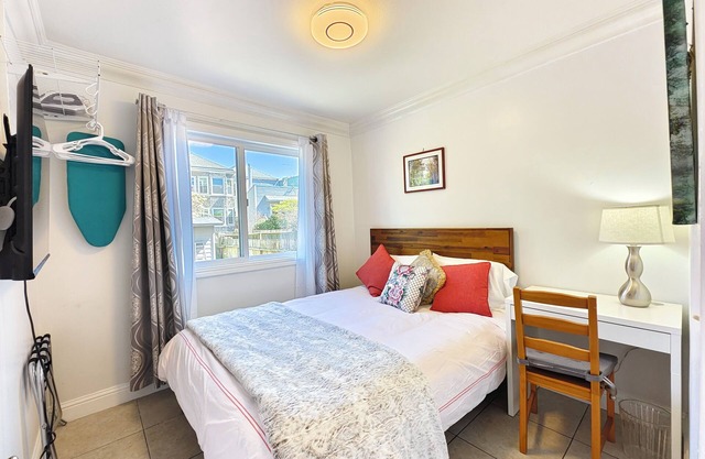 622- 1 bedroom 1 bathroom suite with TV, Private Bath & Kitchenette