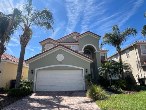 633 Fabulous 6 bed Home with Due South Facing Private Pool Themed Kids Rooms
