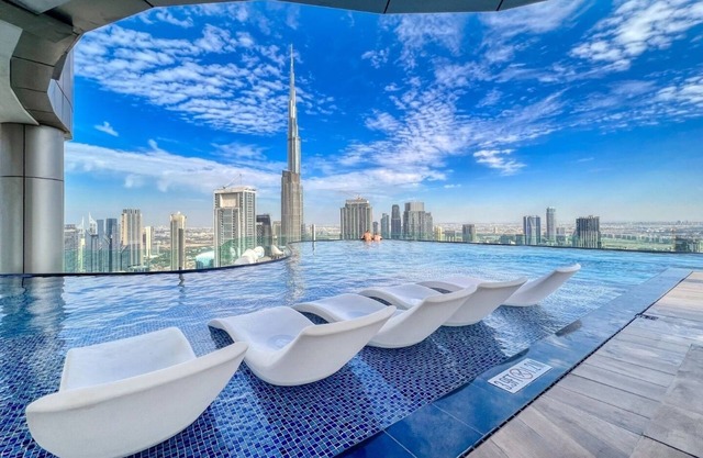 64th-Floor Infinity Pool with Burj Khalifa View - Highest Floor- Corner Unit